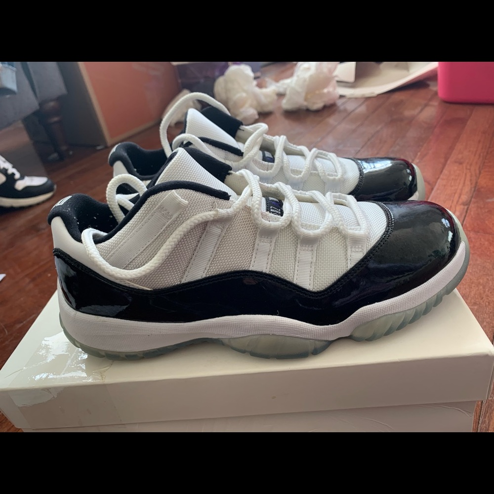 Air Jordan 11 Retro Low Concord